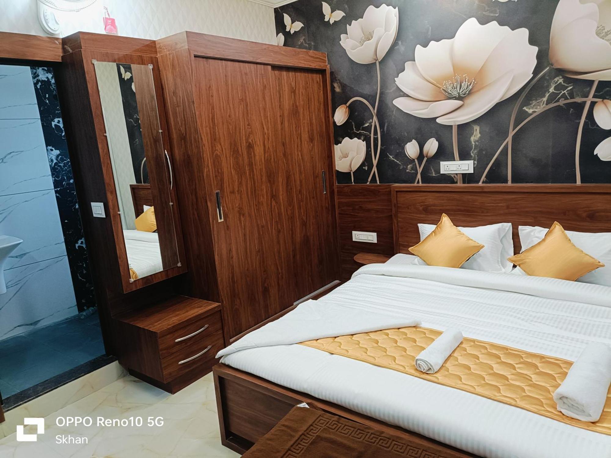 Golden Residency Hotel Kushālnagar Exterior foto