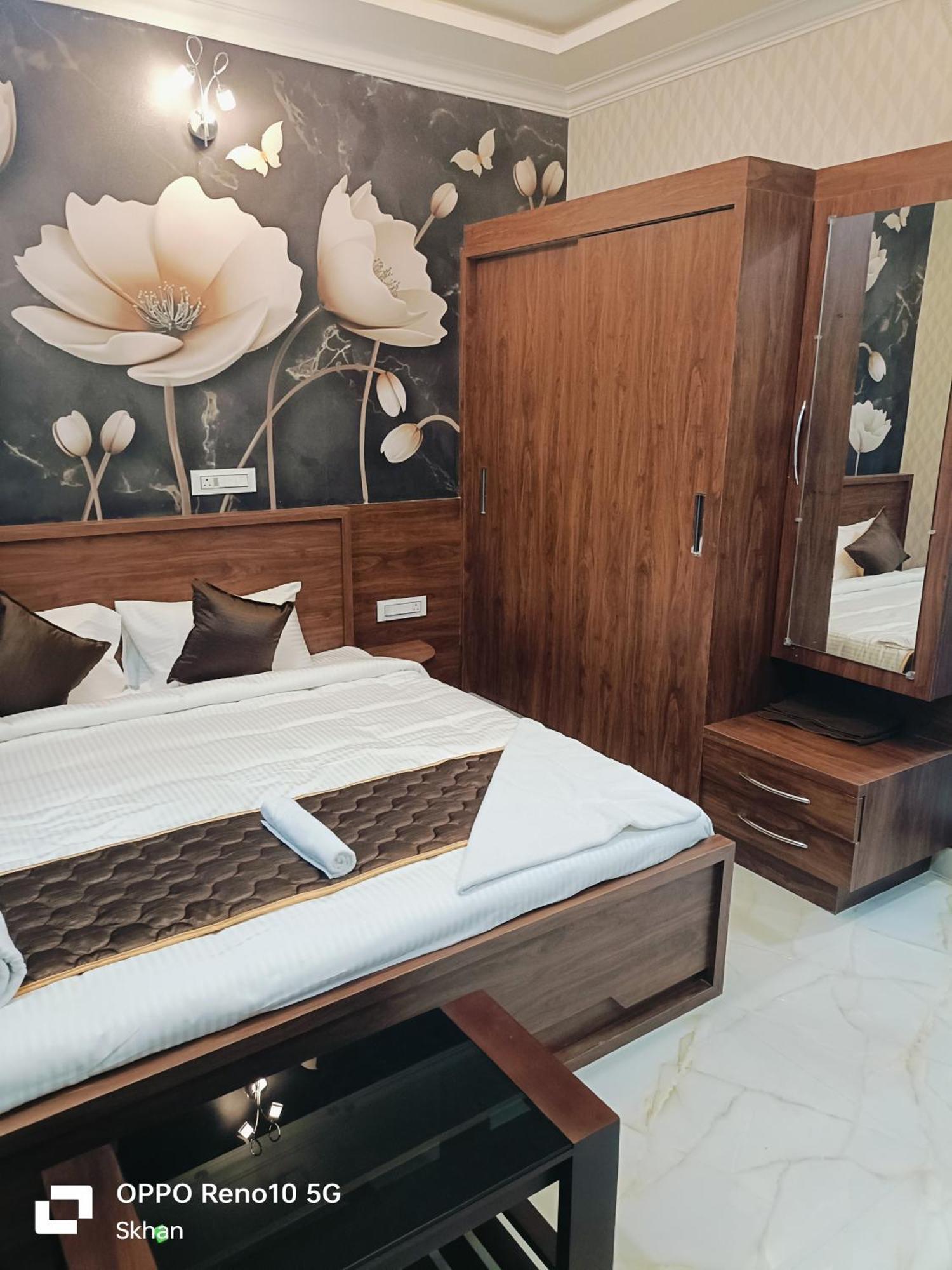 Golden Residency Hotel Kushālnagar Exterior foto